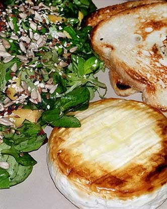 Sült camembert sajt – variációk munkahelyi ebédre
